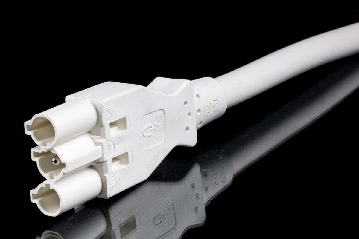 Anschlussleitungen mit Stecker 3-polig 1.5 PVC